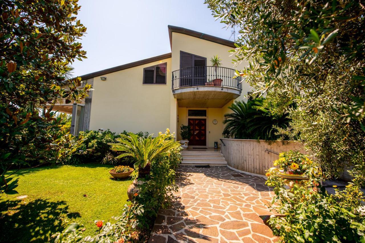 Villa Tigli Luxury B&B Martinsicuro Exterior photo